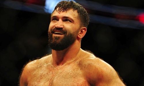 «Ходят слухи, что он не совсем здоров». Экс-чемпион UFC сделал заявление о бое с Емельяненко