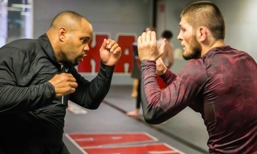 Легендарный тяжеловес UFC потребовал у Хабиба признать достижения Макгрегора. Видео