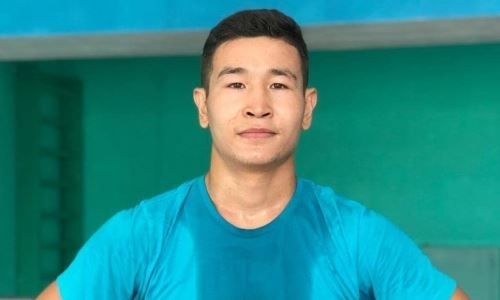 Непобежденный казахстанский боксер продолжает подготовку к бою в Алматы