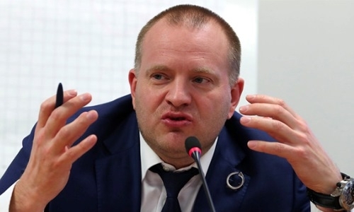 «Вы мне мозги запудрили». Главный арбитр КХЛ объяснил очередной незасчитанный гол «Барыса»