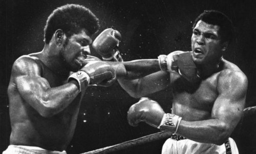 Госпитализирован легендарный обидчик Мохаммеда Али. Стали известны подробности его состояния