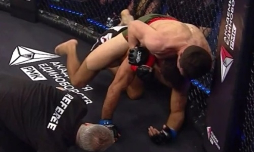 Видео удушающего приема, или Как казахстанский файтер заставил бразильца с 19 победами просить пощады