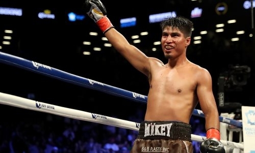 Озвучен гонорар экс-чемпиона мира в четырёх весовых категориях после подписания контракта с промоутером Головкина