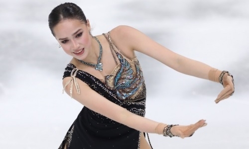 Российская соперница Турсынбаевой после приостановки карьеры пришла на шоу «Вечерний Ургант» в эффектном платье. Фото