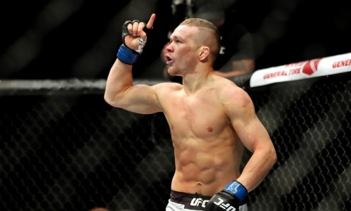 Стали известны причины стычки российского бойца казахстанского менеджера с экс-чемпионом UFC за кулисами турнира