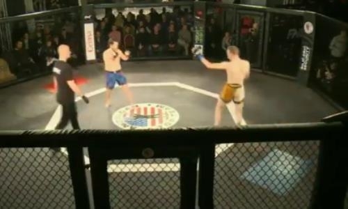 Боец MMA проиграл за 9 секунд, не пропустив ни одного удара. Видео удивительного поединка