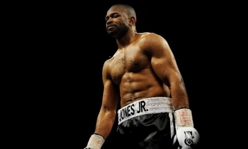 «Является первопроходцем». Российского боксера поставили в один ряд с Роем Джонсом