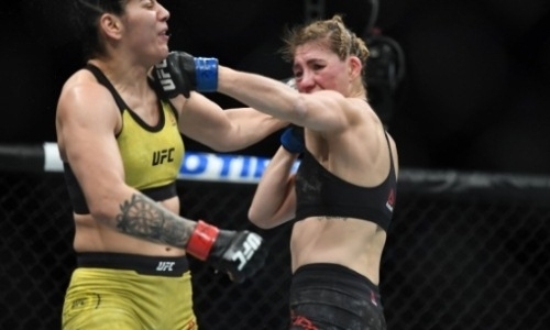 Мексиканка отправила непобежденную соперницу в тяжелый нокаут ударом в челюсть на турнире UFC. Видео