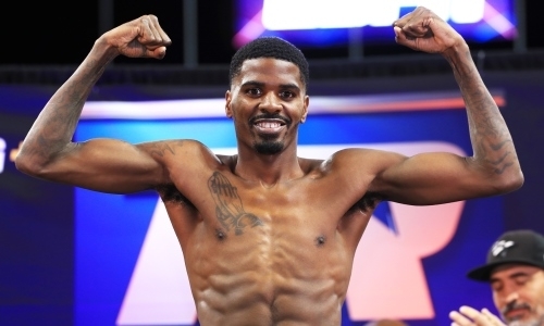 Экс-чемпион мира в первом раунде нокаутировал соперника в рамках вечера бокса с досрочной победой Елеусинова. Видео