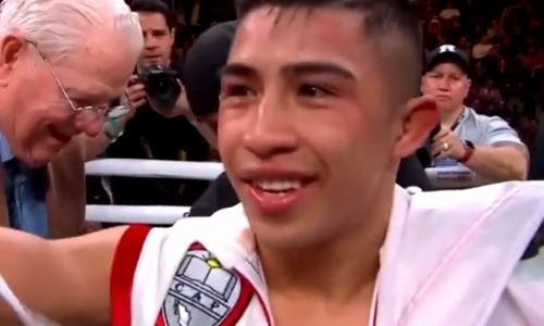 Мексиканец из команды «Канело» нокаутом выиграл титул чемпиона мира в рамках вечера бокса с победным боем Елеусинова. Видео