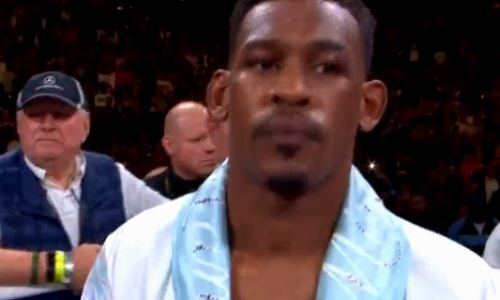 Опасное интервью, или Как Джейкобс уклонялся от атак фанатов после скандального боя с Чавесом. Видео