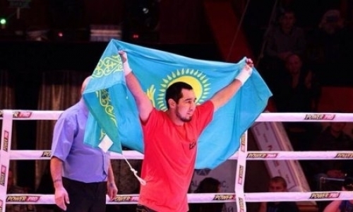 Видео нокаута, или Как казахстанец Ербосынулы выиграл бой за титулы чемпиона WBA, WBC и WBO