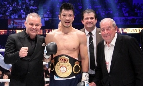 Олимпийский чемпион нокаутом выиграл бой за титул чемпиона мира в весе Головкина