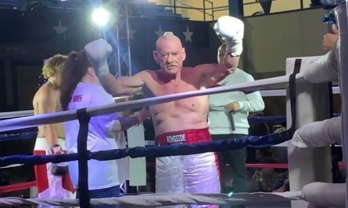 73-летний профессиональный боксер нокаутировал соперника и побил мировой рекорд. Видео