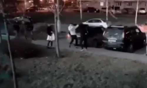 Трое гопников избили российского экс-бойца ММА в Москве. Видео