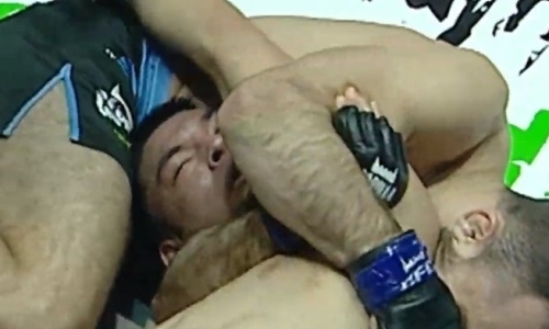 Казахстанского бойца «задушили» за 70 секунд на турнире GFC 23 в Алматы