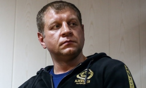 «Он меня толкает и говорит...». Емельяненко рассказал о стычке с сотрудником ФСБ