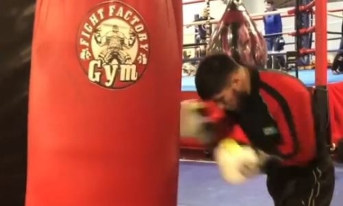 Тренер казахстанского нокаутера показал видео с его тренировки перед боем против американца с 24 победами