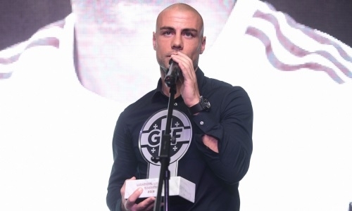 «Большая честь». Футболист «Тобола» прокомментировал полученную на родине награду