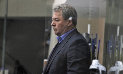 «Нужно двигаться с шайбой, а не работать стоя». Тренер «Иртыша» — о ротации и усилении