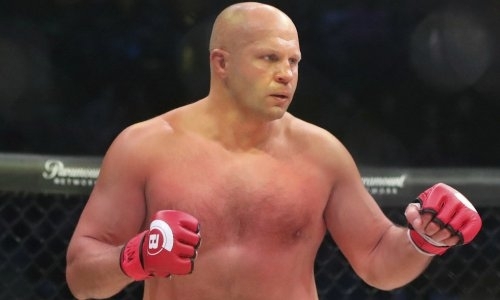 С правой в челюсть одним ударом. Видео мощного нокаута Федора Емельяненко в бою с экс-чемпионом UFC