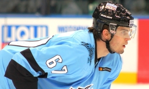 Соперник «Барыса» по КХЛ расстался с хоккеистом через 54 дня после подписания контракта