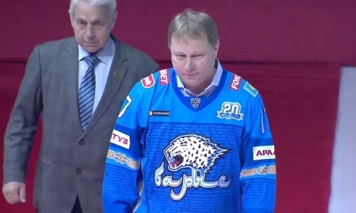 Видео церемонии поднятия свитеров легенд «Барыса» под свод арены