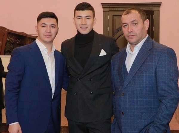 Зайнутдинов побывал на свадьбе своего узбекского одноклубника в Ташкенте. Фото