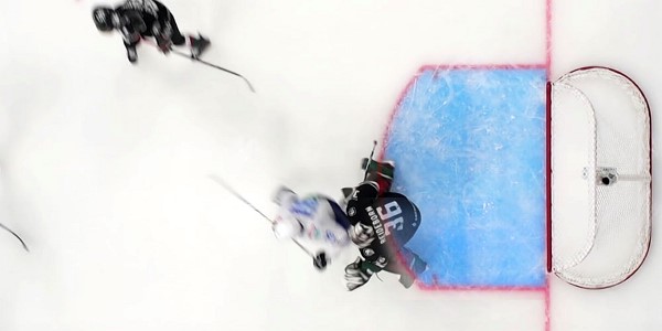 «Два одинаковых момента — два разных решения». Главный арбитр КХЛ снова объяснил незасчитанный гол «Барыса»