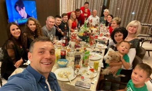 Артем Дзюба встретил Новый год под песни Димаша Кудайбергена. Фото