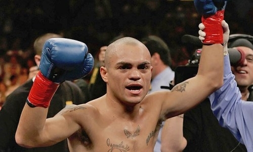 Экс-чемпион мира ограблен и получил ножевые ранения во время празднования Нового года