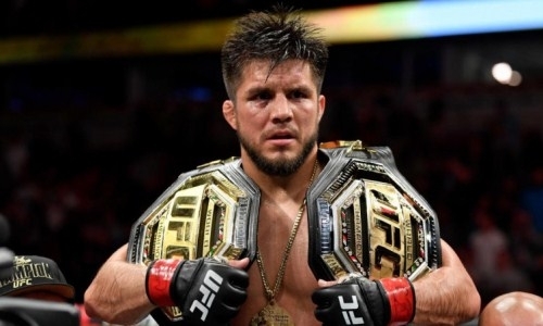 Действующий чемпион UFC в двух весовых категориях отказался драться с россиянином