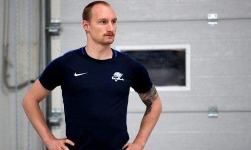 «Принципиальный соперник». Форвард «Барыса» оценил гостевую серию КХЛ и противостояние с «Авангардом»