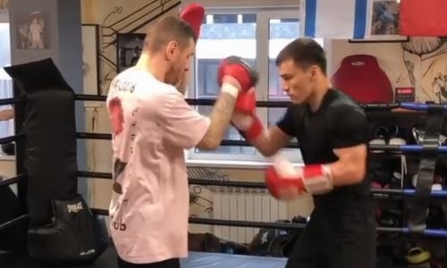 Батыр Джукембаев продолжает подготовку к защите титулов WBA и IBF. Видео