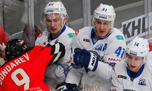 «Приличный раздражитель». В «Авангарде» страшат «Барыс» перед матчем за лидерство в дивизионе КХЛ
