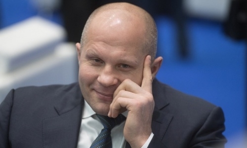 «Федор Емельяненко немного ненастоящий, фейковый». Экс-чемпион UFC разоблачил россиянина