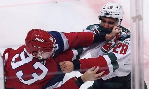 Экс-лидер «Барыса» принял бой в матче КХЛ и вышел победителем. Видео крутой драки