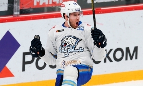 «Барыс» забросил шайбу «Локомотиву» за секунду до конца периода. Видео