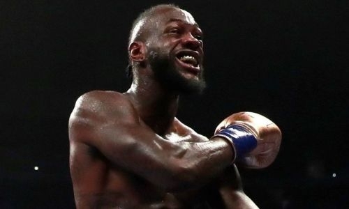 «Он просто смешит людей». Уайлдер жестко потроллил Фьюри за слова о его нокауте 