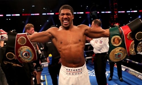 Джошуа сразится со скандальным боксером на стадионе известного футбольного клуба