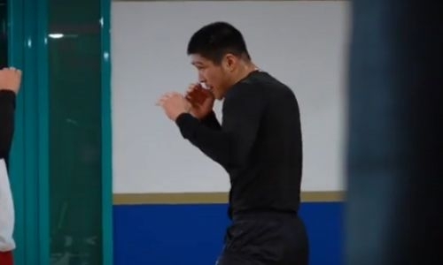 Небитый казахстанский боксер начал подготовку к большим боям