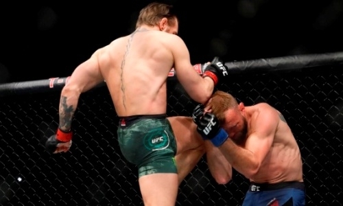 Конор Макгрегор сломал своему сопернику нос за 10 секунд