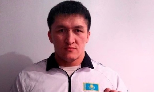 Казахстанский файтер вслед за 180-килограммовым гигантом подписался на Гран-при тяжеловесов