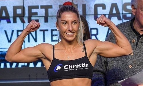 Небитая боксерша неожиданно прекратила сотрудничество с промоутером казахстанцев