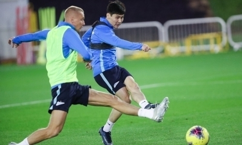 Оттеснил защитника и ложными движениями запутал вратаря. Видео первого гола Исламхана в «Зените»