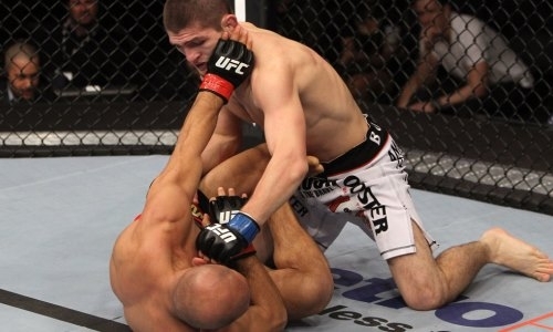 В UFC показали, как Хабиб Нурмагомедов «задушил» соперника в дебютном бою. Видео