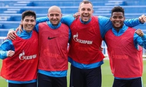 Казахстанец стал своим. Дзюба обделил Кокорина и опубликовал фото с Исламханом