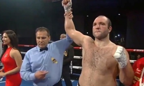 Нокаутировавший Джошуа экс-чемпион WSB из «Астана Арланс» финишировал супертяжа в первом раунде. Видео