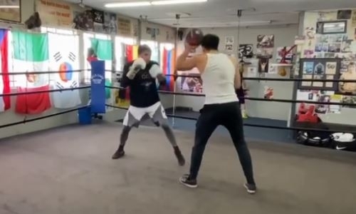 Казахстанский чемпион WBC продолжает подготовку к возвращению на ринг