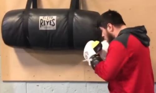 Казахстанский нокаутер продолжает подготовку к возвращению на ринг после первого досрочного поражения